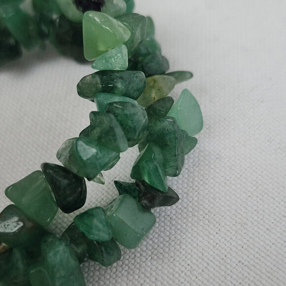 Green Natural Stone Chip Stone Beaded Stretch Bracelet - Picture 4 of 4